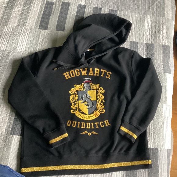 HARRY POTTER HOGWARTS HUFFLEPUFF QUIDDITCH BLACK HOODIE SIZE XL - Picture 1 of 8